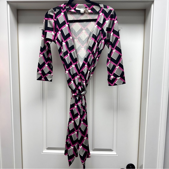 DVF Diane von Furstenberg New Julian Two Navy Pink Diamond Wrap Dress - Picture 5 of 15